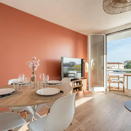 Apartment Le Jean Moulin T2 Air-conditioned Private Parking Balcony *