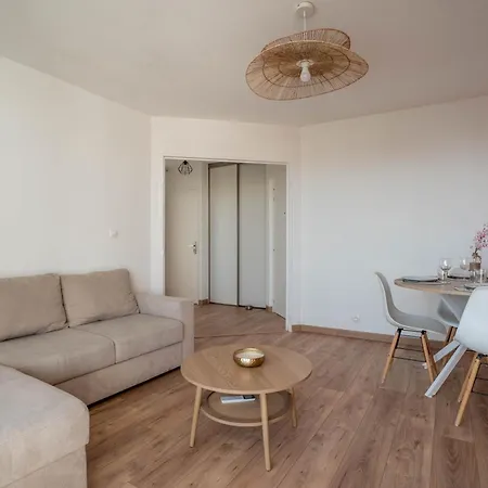 Le Jean Moulin T2 Air-conditioned Private Parking Balcony Apartamento *